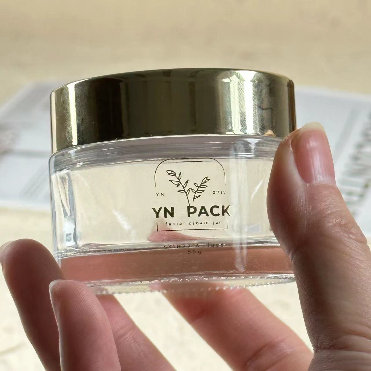 つや消しガラスコスメティックジャー,ゴールドキャップ,コスメ - Luxury Gold Skincare のレビューと価格